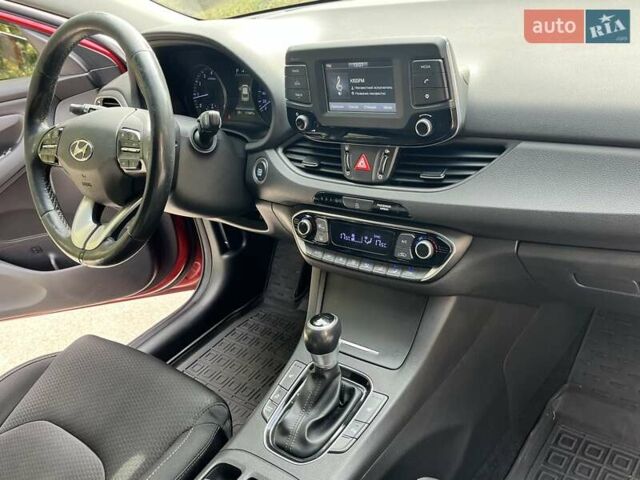 Красный Хендай i30, объемом двигателя 1.6 л и пробегом 111 тыс. км за 15200 $, фото 9 на Automoto.ua
