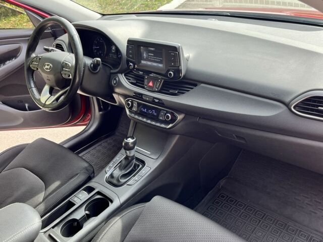 Хендай i30 2017 в Броварах на Automoto.ua Красный Хендай i30, объемом двигателя 1.6 л и пробегом 112 тыс. км за 13999 $, фото 10 на Automoto.ua