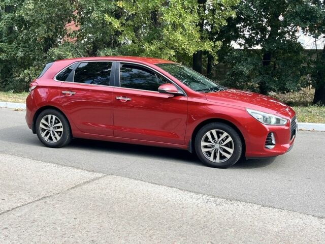 Хендай i30 2017 в Броварах на Automoto.ua Красный Хендай i30, объемом двигателя 1.6 л и пробегом 112 тыс. км за 13999 $, фото 2 на Automoto.ua