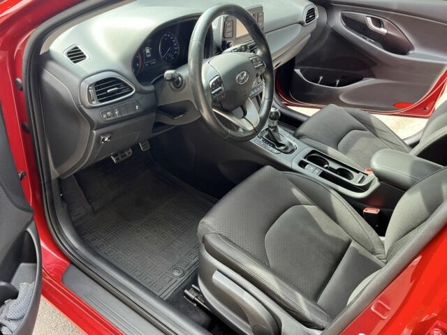 Хендай i30 2017 в Броварах на Automoto.ua Красный Хендай i30, объемом двигателя 1.6 л и пробегом 112 тыс. км за 13999 $, фото 11 на Automoto.ua