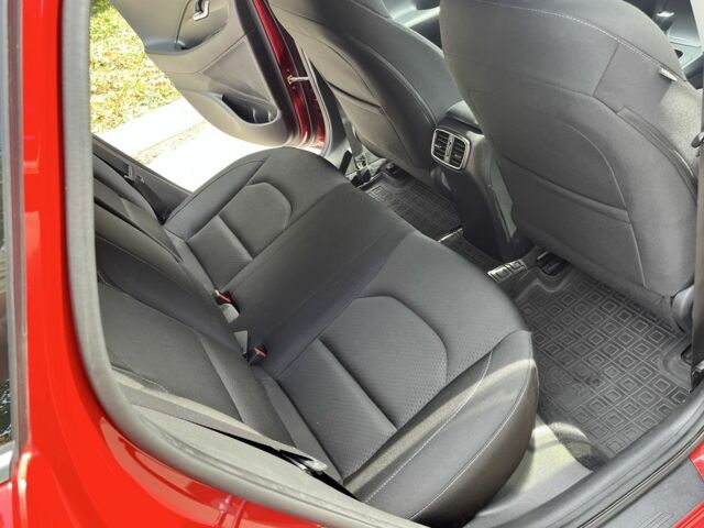 Хендай i30 2017 в Броварах на Automoto.ua Красный Хендай i30, объемом двигателя 1.6 л и пробегом 112 тыс. км за 13999 $, фото 12 на Automoto.ua