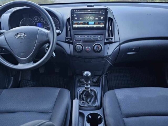 Красный Хендай i30, объемом двигателя 1.4 л и пробегом 197 тыс. км за 4041 $, фото 7 на Automoto.ua