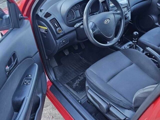 Красный Хендай i30, объемом двигателя 1.4 л и пробегом 197 тыс. км за 4041 $, фото 3 на Automoto.ua