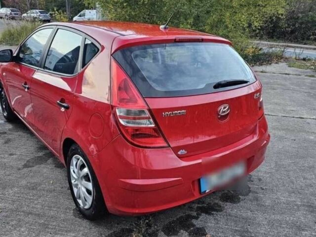 Красный Хендай i30, объемом двигателя 1.4 л и пробегом 197 тыс. км за 4041 $, фото 2 на Automoto.ua