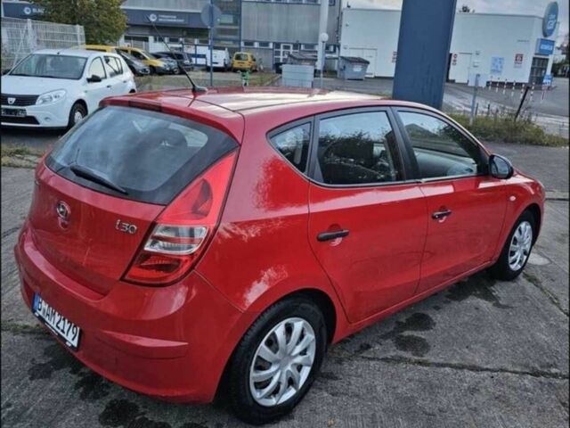 Красный Хендай i30, объемом двигателя 1.4 л и пробегом 197 тыс. км за 4041 $, фото 1 на Automoto.ua