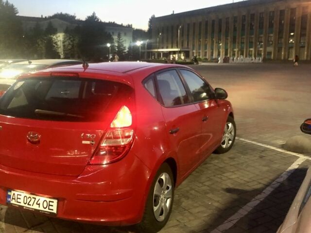 Червоний Хендай i30, об'ємом двигуна 1.4 л та пробігом 230 тис. км за 5300 $, фото 4 на Automoto.ua