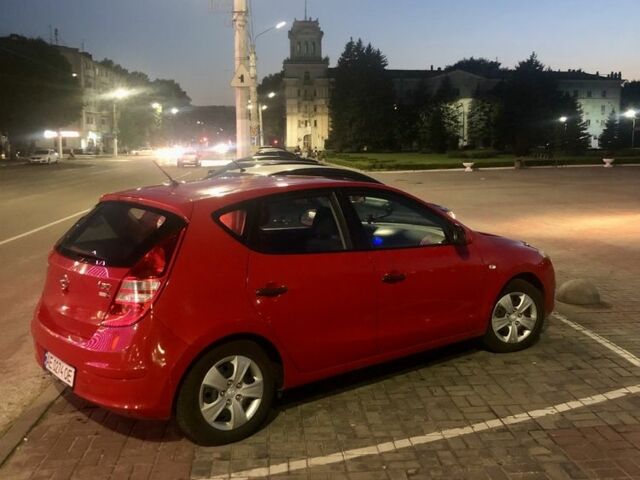 Червоний Хендай i30, об'ємом двигуна 1.4 л та пробігом 230 тис. км за 5300 $, фото 3 на Automoto.ua