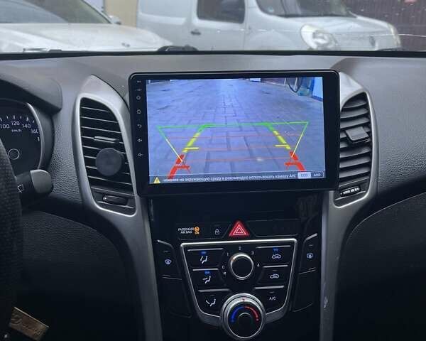 Червоний Хендай i30, об'ємом двигуна 1.4 л та пробігом 242 тис. км за 7300 $, фото 5 на Automoto.ua