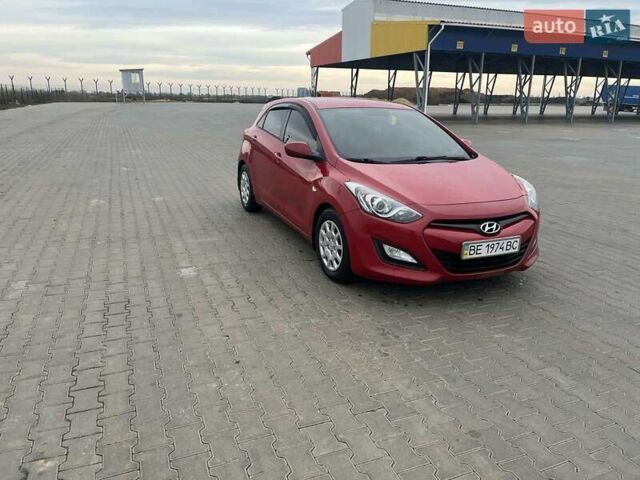 Червоний Хендай i30, об'ємом двигуна 1.4 л та пробігом 242 тис. км за 7300 $, фото 7 на Automoto.ua