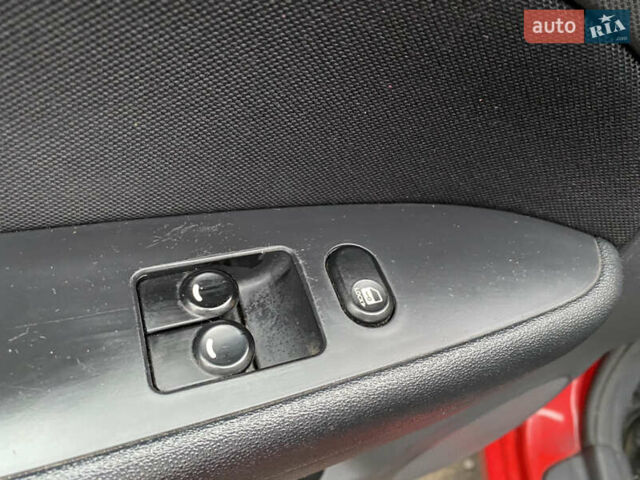 Красный Хендай i30, объемом двигателя 1.6 л и пробегом 186 тыс. км за 6100 $, фото 13 на Automoto.ua