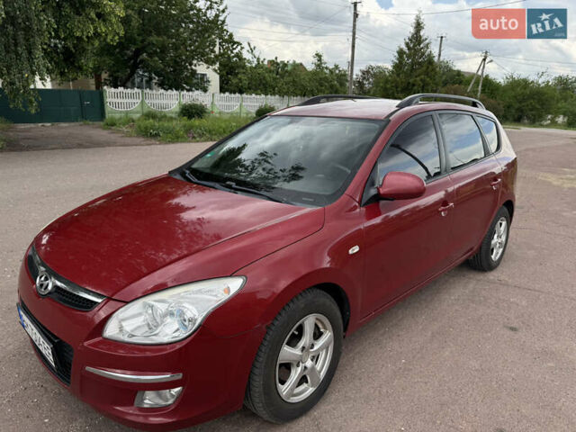 Красный Хендай i30, объемом двигателя 1.58 л и пробегом 200 тыс. км за 4100 $, фото 4 на Automoto.ua