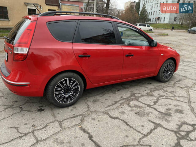 Красный Хендай i30, объемом двигателя 1.6 л и пробегом 186 тыс. км за 6100 $, фото 3 на Automoto.ua