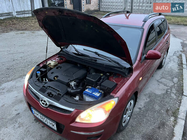 Красный Хендай i30, объемом двигателя 1.6 л и пробегом 223 тыс. км за 4750 $, фото 27 на Automoto.ua