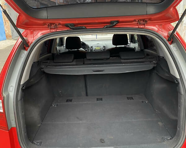 Красный Хендай i30, объемом двигателя 1.6 л и пробегом 186 тыс. км за 6100 $, фото 14 на Automoto.ua
