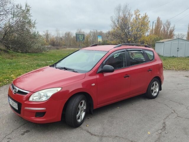 Красный Хендай i30, объемом двигателя 1.6 л и пробегом 160 тыс. км за 6200 $, фото 3 на Automoto.ua