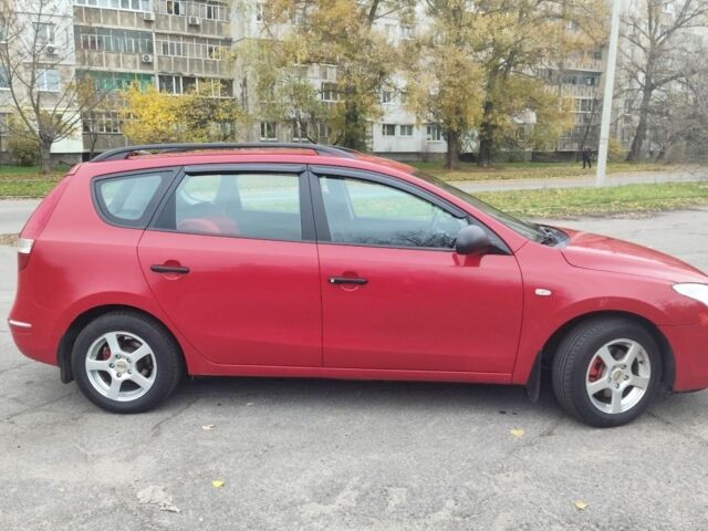 Красный Хендай i30, объемом двигателя 1.6 л и пробегом 160 тыс. км за 6200 $, фото 2 на Automoto.ua