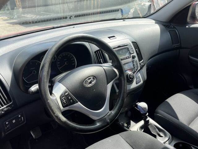 Хендай i30 2008 в Борисполе на Automoto.ua Красный Хендай i30, объемом двигателя 1.6 л и пробегом 325 тыс. км за 4500 $, фото 6 на Automoto.ua