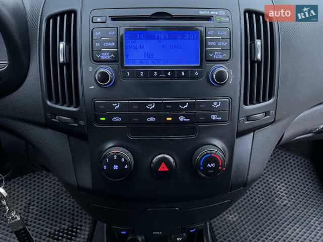 Красный Хендай i30, объемом двигателя 1.6 л и пробегом 223 тыс. км за 4750 $, фото 40 на Automoto.ua