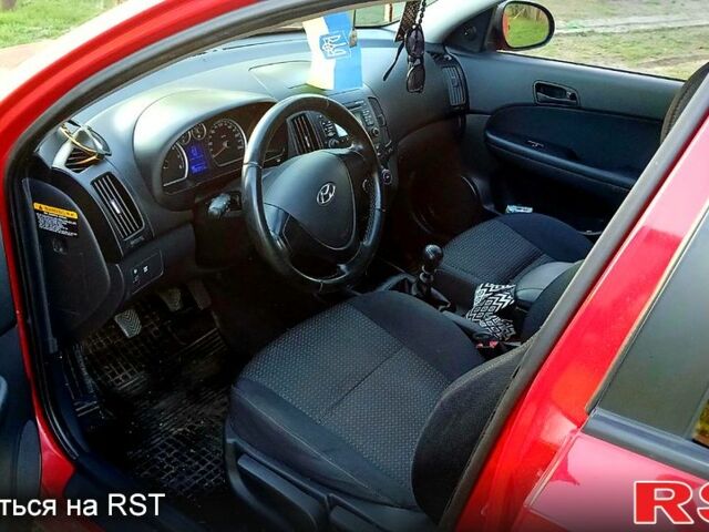 Червоний Хендай i30, об'ємом двигуна 1.6 л та пробігом 0 тис. км за 6000 $, фото 2 на Automoto.ua