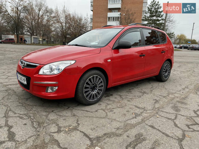 Красный Хендай i30, объемом двигателя 1.6 л и пробегом 186 тыс. км за 6100 $, фото 5 на Automoto.ua
