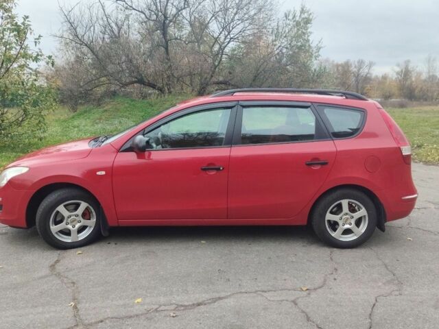 Красный Хендай i30, объемом двигателя 1.6 л и пробегом 160 тыс. км за 6200 $, фото 4 на Automoto.ua