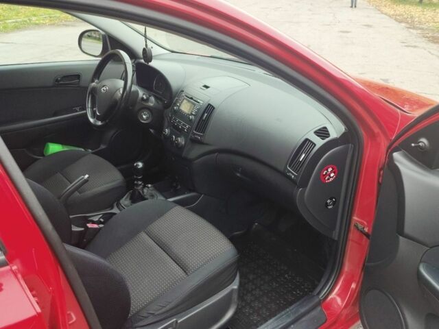 Красный Хендай i30, объемом двигателя 1.6 л и пробегом 160 тыс. км за 6200 $, фото 8 на Automoto.ua