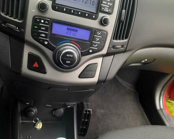 Червоний Хендай i30, об'ємом двигуна 1.6 л та пробігом 320 тис. км за 4800 $, фото 3 на Automoto.ua