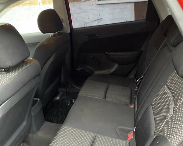 Красный Хендай i30, объемом двигателя 1.6 л и пробегом 186 тыс. км за 6100 $, фото 7 на Automoto.ua