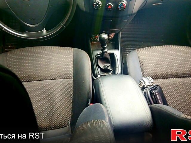 Червоний Хендай i30, об'ємом двигуна 1.6 л та пробігом 0 тис. км за 6000 $, фото 3 на Automoto.ua