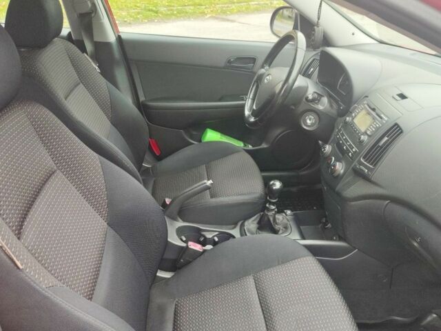 Красный Хендай i30, объемом двигателя 1.6 л и пробегом 160 тыс. км за 6200 $, фото 11 на Automoto.ua