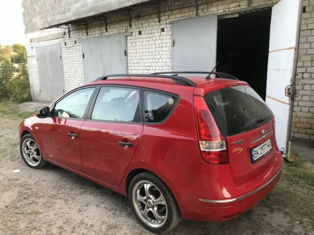 Червоний Хендай i30, об'ємом двигуна 1.6 л та пробігом 230 тис. км за 6100 $, фото 2 на Automoto.ua