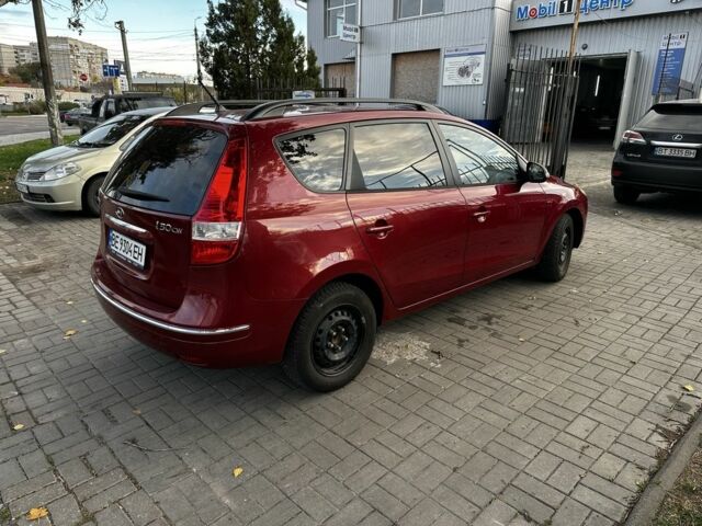 Красный Хендай i30, объемом двигателя 1.6 л и пробегом 180 тыс. км за 6900 $, фото 5 на Automoto.ua