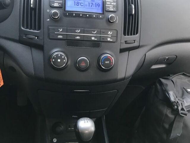 Червоний Хендай i30, об'ємом двигуна 1.6 л та пробігом 230 тис. км за 6100 $, фото 8 на Automoto.ua