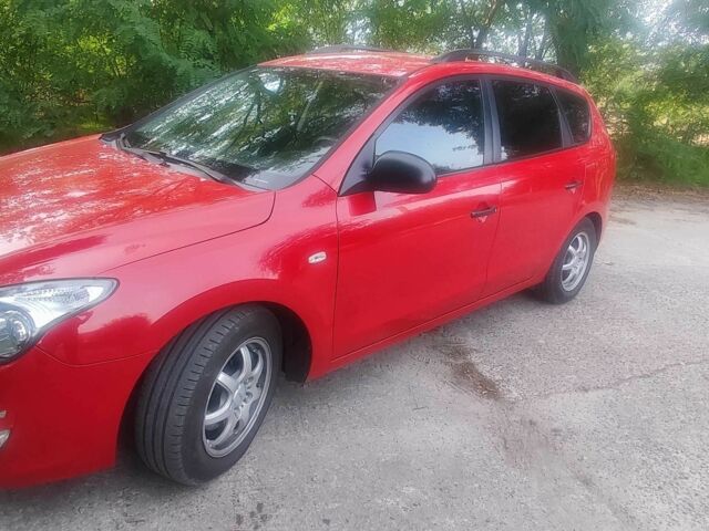 Червоний Хендай i30, об'ємом двигуна 1.6 л та пробігом 217 тис. км за 4950 $, фото 2 на Automoto.ua