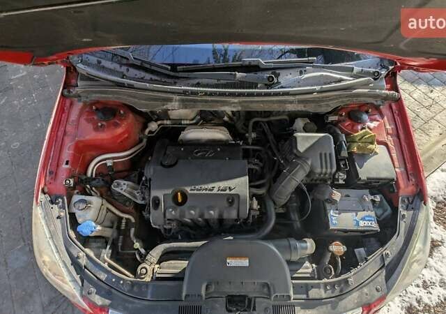 Красный Хендай i30, объемом двигателя 1.4 л и пробегом 199 тыс. км за 6000 $, фото 1 на Automoto.ua