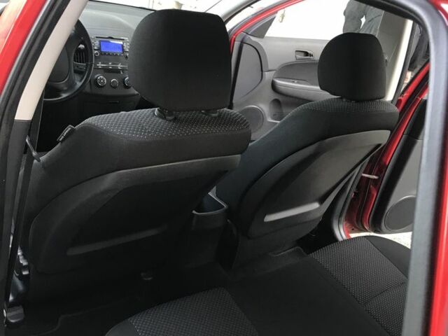 Червоний Хендай i30, об'ємом двигуна 1.6 л та пробігом 230 тис. км за 6100 $, фото 10 на Automoto.ua