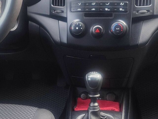 Червоний Хендай i30, об'ємом двигуна 1.6 л та пробігом 217 тис. км за 4950 $, фото 11 на Automoto.ua