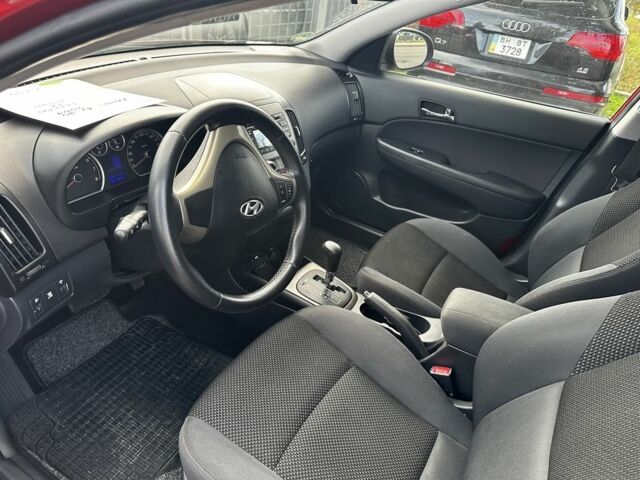 Красный Хендай i30, объемом двигателя 1.6 л и пробегом 180 тыс. км за 6900 $, фото 7 на Automoto.ua