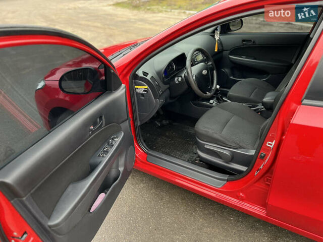 Хендай i30 2009 в Змиеве на Automoto.ua Красный Хендай i30, объемом двигателя 1.59 л и пробегом 170 тыс. км за 5700 $, фото 10 на Automoto.ua