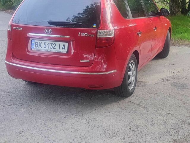 Червоний Хендай i30, об'ємом двигуна 1.6 л та пробігом 217 тис. км за 4950 $, фото 4 на Automoto.ua