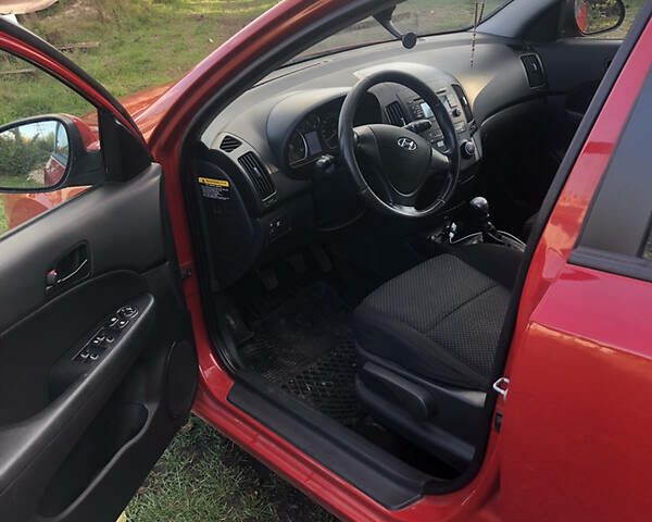 Красный Хендай i30, объемом двигателя 1.4 л и пробегом 222 тыс. км за 6200 $, фото 4 на Automoto.ua