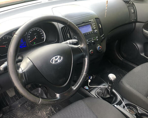 Красный Хендай i30, объемом двигателя 1.4 л и пробегом 222 тыс. км за 6200 $, фото 10 на Automoto.ua