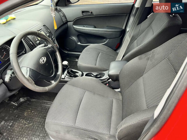 Хендай i30 2009 в Змиеве на Automoto.ua Красный Хендай i30, объемом двигателя 1.59 л и пробегом 170 тыс. км за 5700 $, фото 11 на Automoto.ua