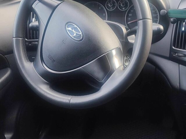 Червоний Хендай i30, об'ємом двигуна 1.6 л та пробігом 217 тис. км за 4950 $, фото 10 на Automoto.ua