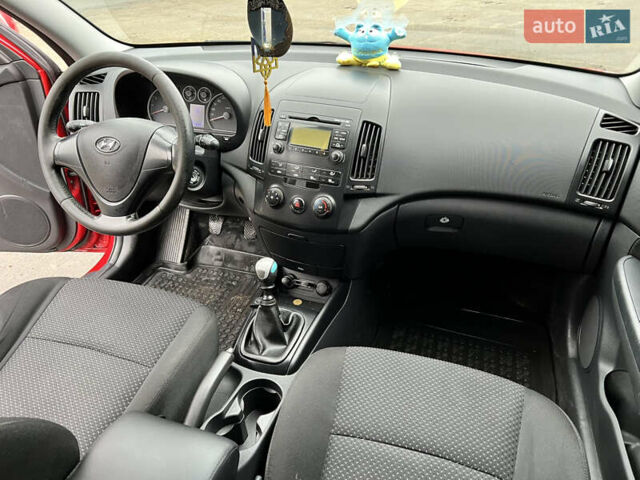 Хендай i30 2009 в Змиеве на Automoto.ua Красный Хендай i30, объемом двигателя 1.59 л и пробегом 170 тыс. км за 5700 $, фото 14 на Automoto.ua