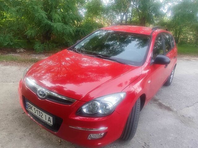 Червоний Хендай i30, об'ємом двигуна 1.6 л та пробігом 217 тис. км за 4950 $, фото 1 на Automoto.ua
