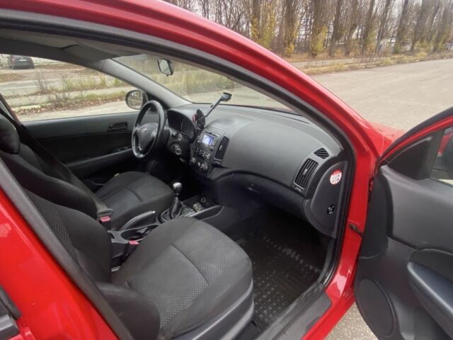 Красный Хендай i30, объемом двигателя 1.4 л и пробегом 245 тыс. км за 5700 $, фото 6 на Automoto.ua