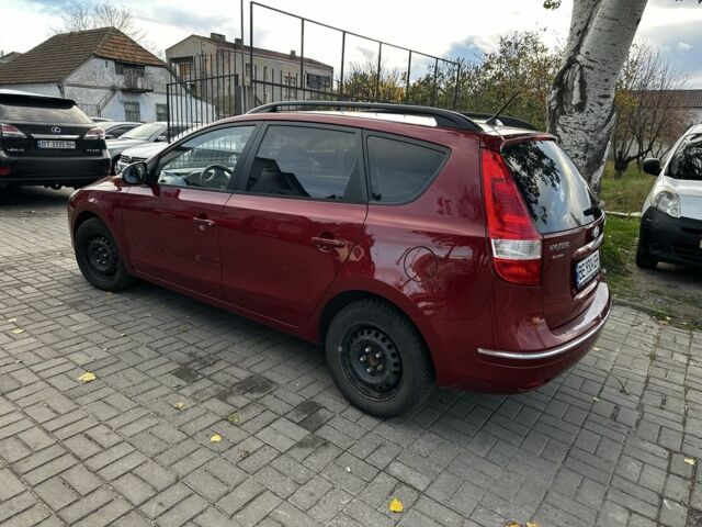 Красный Хендай i30, объемом двигателя 1.6 л и пробегом 180 тыс. км за 6900 $, фото 2 на Automoto.ua