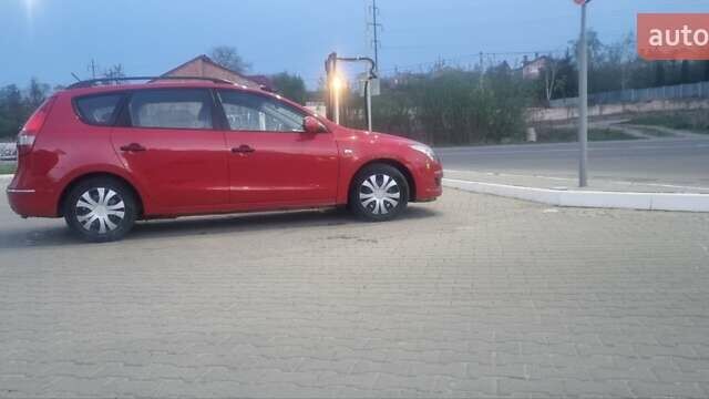 Красный Хендай i30, объемом двигателя 1.4 л и пробегом 311 тыс. км за 5000 $, фото 1 на Automoto.ua