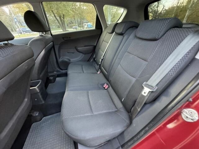 Красный Хендай i30, объемом двигателя 1.4 л и пробегом 234 тыс. км за 5850 $, фото 9 на Automoto.ua